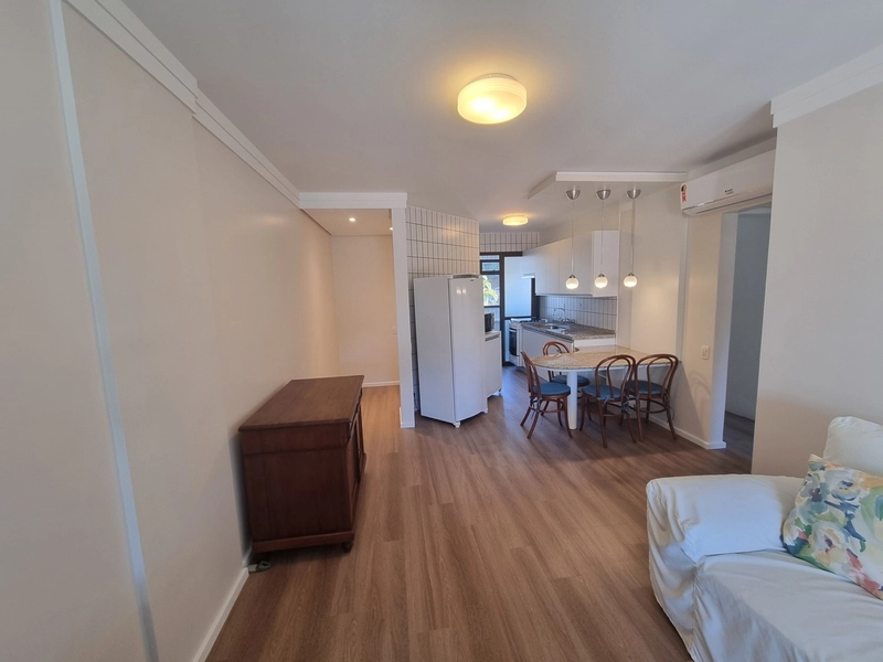 Apartamento mobiliado na Praia Brava, com 2 quartos e 2 vg: 5ª foto da galeria de imagens do imóvel