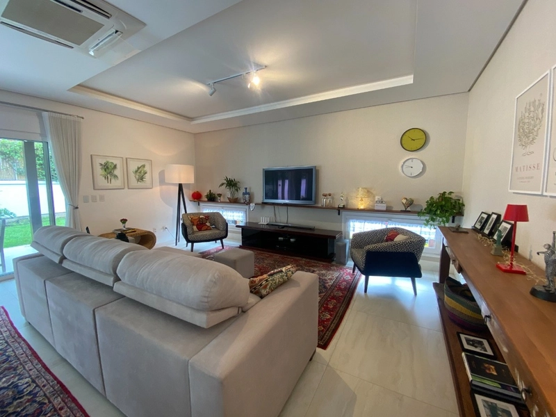 Linda casa em condomínio fechado na Lagoa da Conceição: 3ª foto da galeria de imagens do imóvel