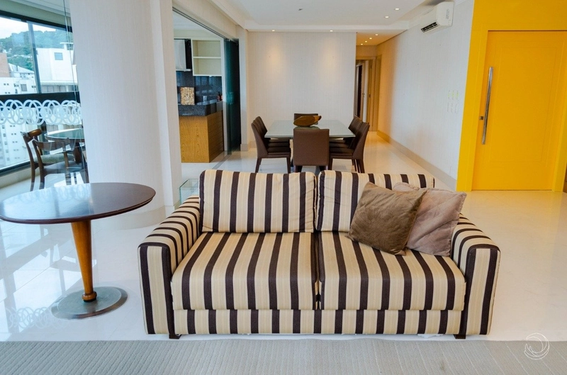 Apartamento com 3 suítes e 4 vagas de garagem no Centro: 5ª foto da galeria de imagens do imóvel