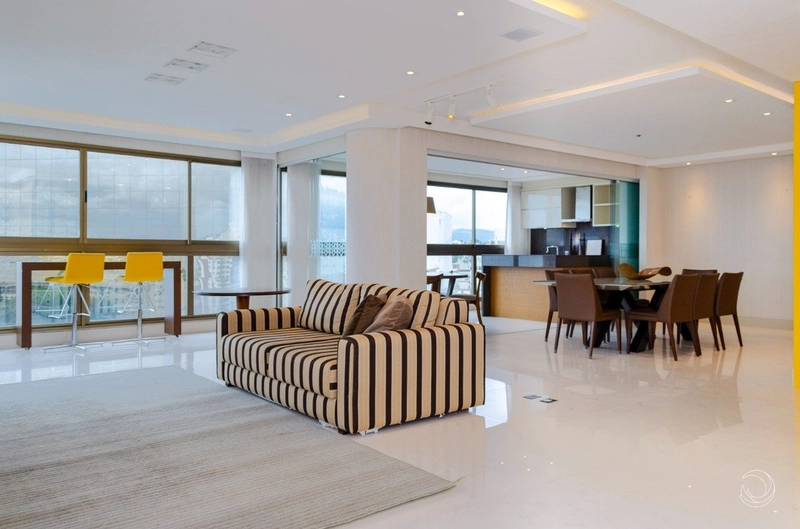 Apartamento com 3 suítes e 4 vagas de garagem no Centro: 1ª foto da galeria de imagens do imóvel