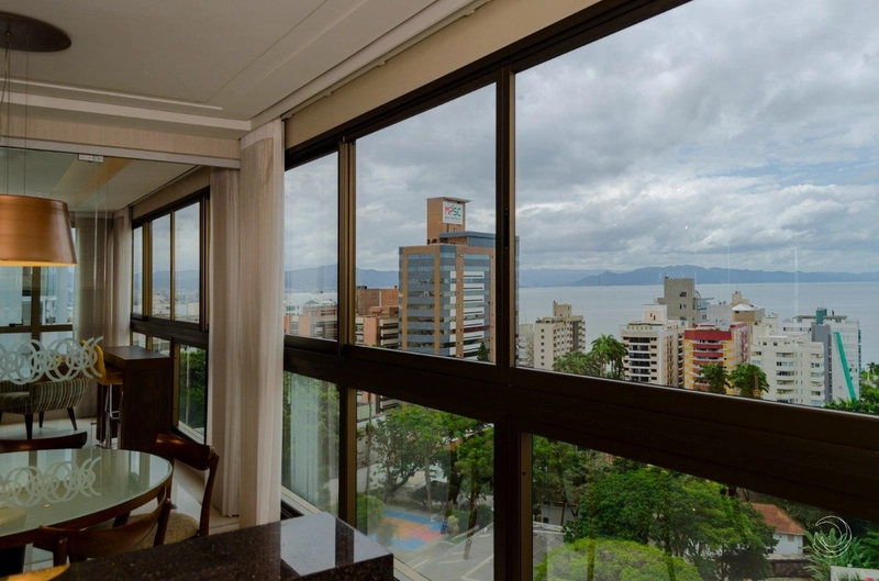 Apartamento com 3 suítes e 4 vagas de garagem no Centro: 7ª foto da galeria de imagens do imóvel