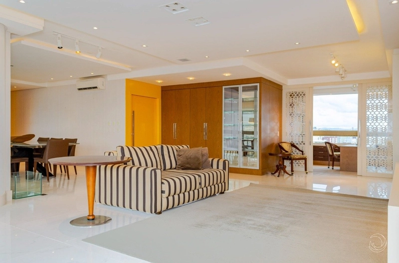 Apartamento com 3 suítes e 4 vagas de garagem no Centro: 6ª foto da galeria de imagens do imóvel