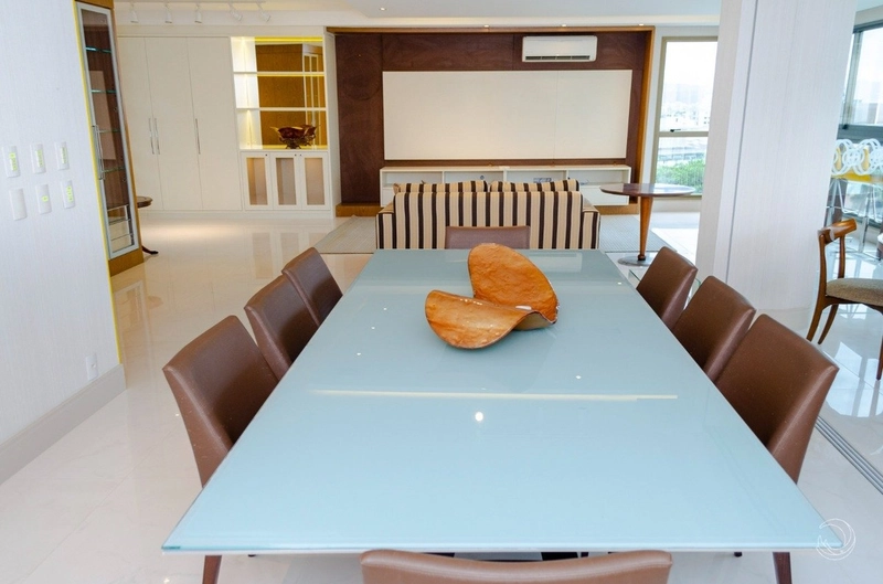 Apartamento com 3 suítes e 4 vagas de garagem no Centro: 3ª foto da galeria de imagens do imóvel