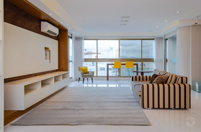 Apartamento com 3 suítes e 4 vagas de garagem no Centro: 4ª foto da galeria de imagens do imóvel