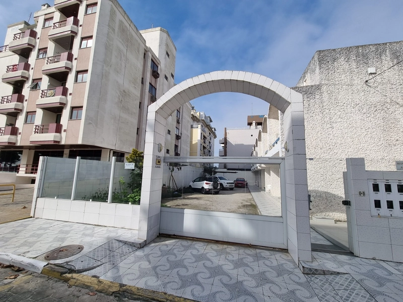Apartamento com 2 dormitórios próximo a praia de Canasvieiras: 1ª foto da galeria de imagens do imóvel