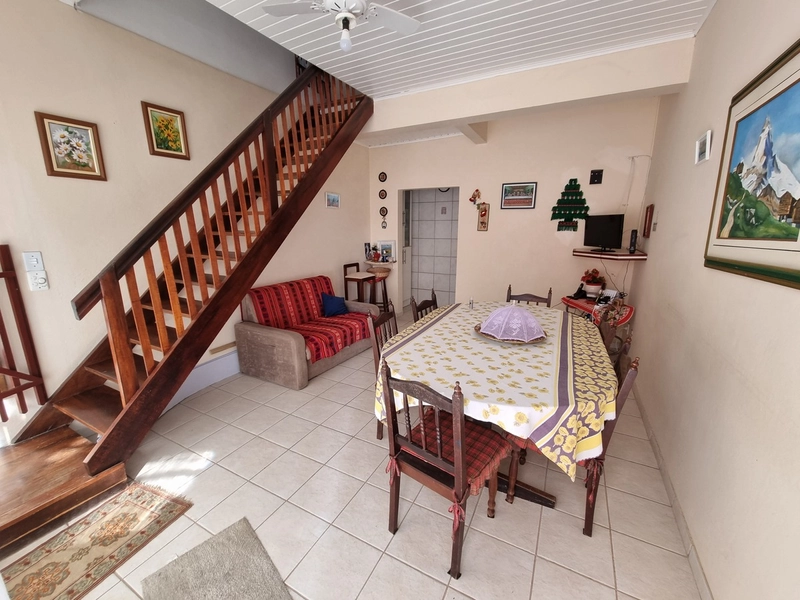 Apartamento com 2 dormitórios próximo a praia de Canasvieiras: 2ª foto da galeria de imagens do imóvel