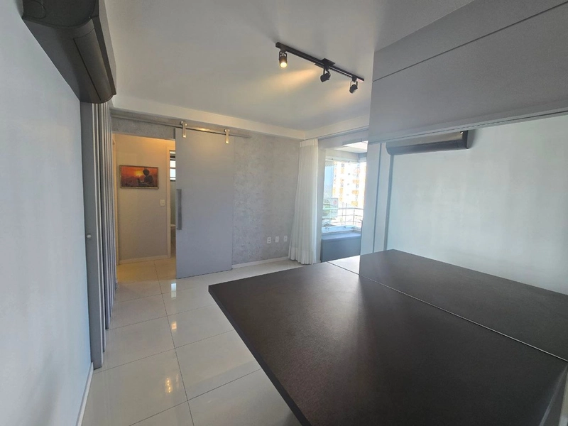 Apartamento mobiliado de 2 quartos e 2 vagas de garagem: 3ª foto da galeria de imagens do imóvel
