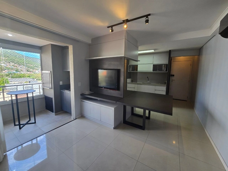 Apartamento mobiliado de 2 quartos e 2 vagas de garagem: 1ª foto da galeria de imagens do imóvel