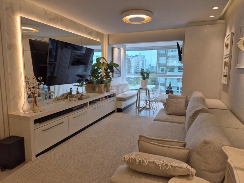 Lindo apartamento na Agronômica com 3 dormitórios e 2 vagas