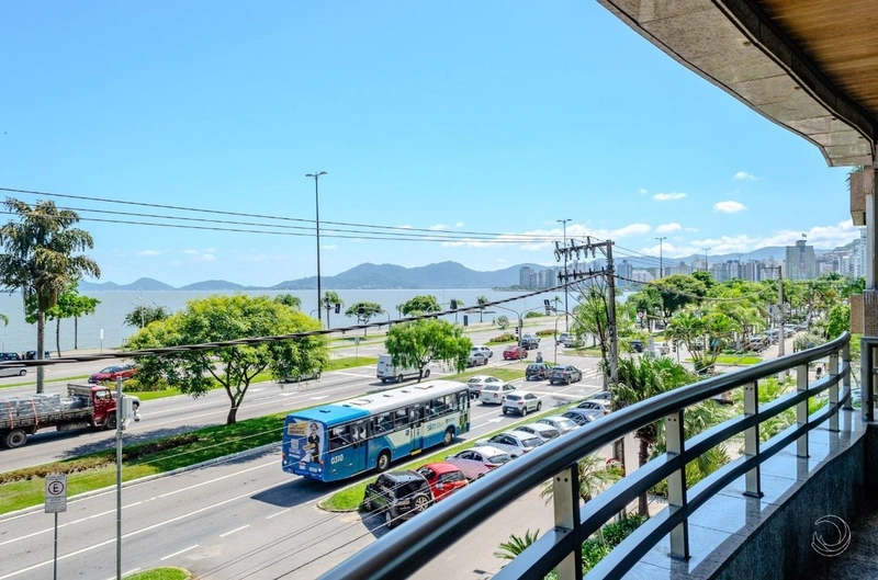 Lindo apartamento com 4 suítes na Beira Mar