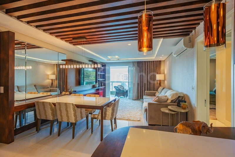 Apartamento mobiliado com 3 suítes, sacada com churrasqueira e 2 vagas