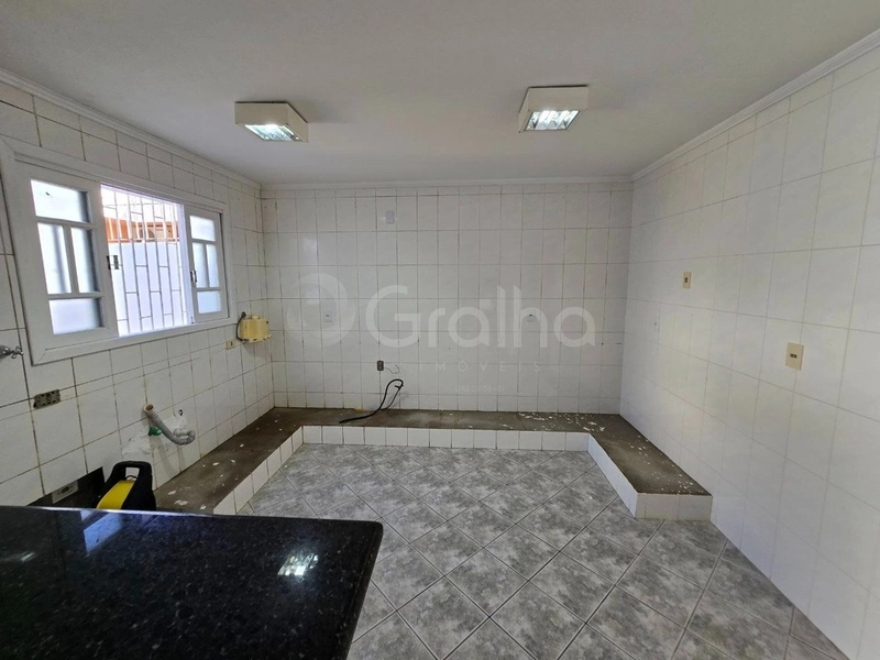 Casa residencial/comercial em Coqueiros com 4 quartos sendo 2 suítes: 17ª foto da galeria de imagens do imóvel