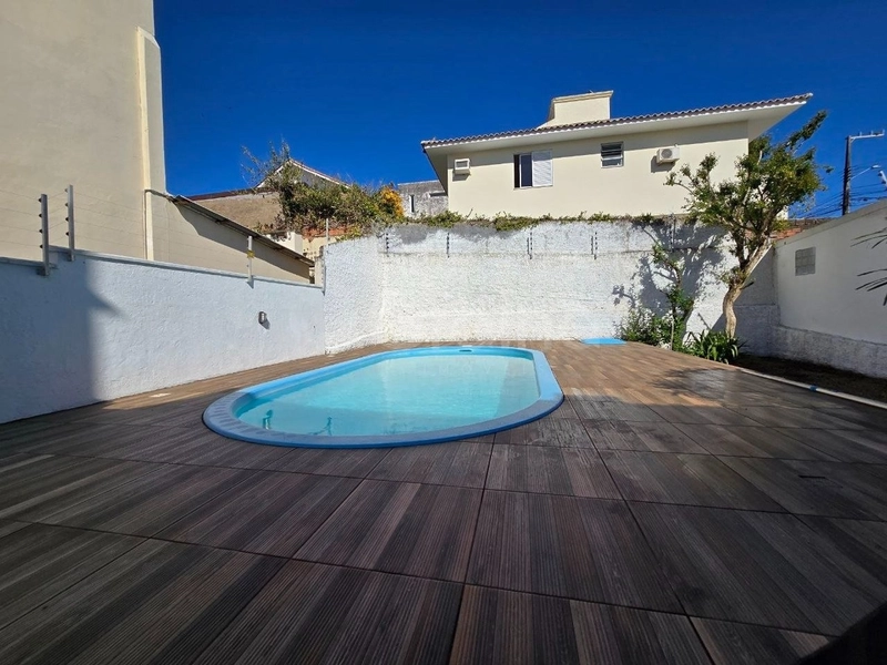 Casa residencial/comercial em Coqueiros com 4 quartos sendo 2 suítes: 21ª foto da galeria de imagens do imóvel