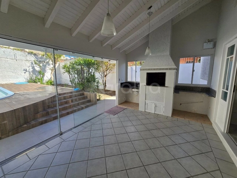 Casa residencial/comercial em Coqueiros com 4 quartos sendo 2 suítes: 20ª foto da galeria de imagens do imóvel