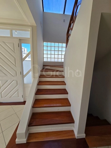 Casa residencial/comercial em Coqueiros com 4 quartos sendo 2 suítes: 24ª foto da galeria de imagens do imóvel