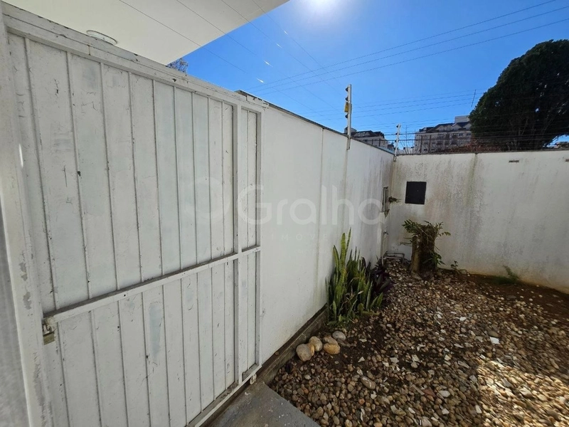 Casa residencial/comercial em Coqueiros com 4 quartos sendo 2 suítes: 46ª foto da galeria de imagens do imóvel