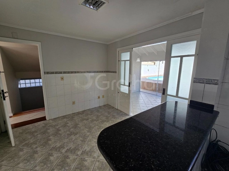 Casa residencial/comercial em Coqueiros com 4 quartos sendo 2 suítes: 18ª foto da galeria de imagens do imóvel