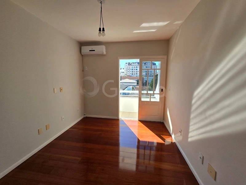 Casa residencial/comercial em Coqueiros com 4 quartos sendo 2 suítes: 38ª foto da galeria de imagens do imóvel