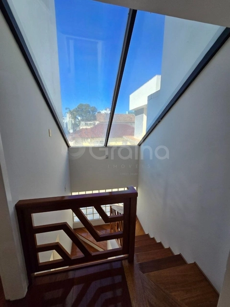 Casa residencial/comercial em Coqueiros com 4 quartos sendo 2 suítes: 43ª foto da galeria de imagens do imóvel
