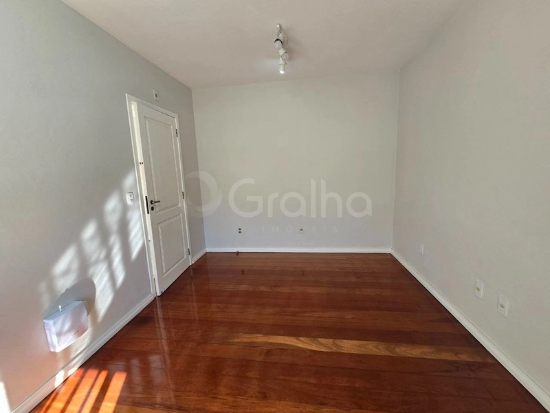 Casa residencial/comercial em Coqueiros com 4 quartos sendo 2 suítes: 8ª foto da galeria de imagens do imóvel