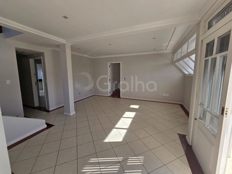 Casa residencial/comercial em Coqueiros com 4 quartos sendo 2 suítes: 2ª foto da galeria de imagens do imóvel