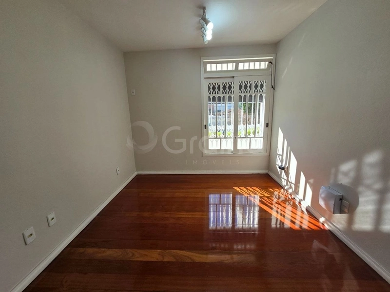 Casa residencial/comercial em Coqueiros com 4 quartos sendo 2 suítes: 7ª foto da galeria de imagens do imóvel