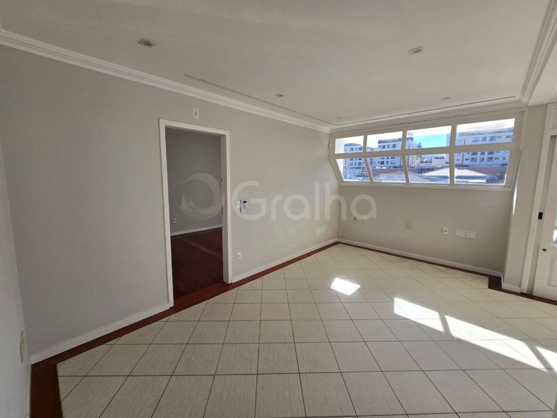 Casa residencial/comercial em Coqueiros com 4 quartos sendo 2 suítes: 4ª foto da galeria de imagens do imóvel