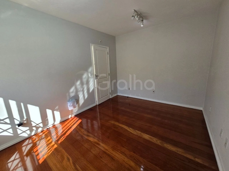 Casa residencial/comercial em Coqueiros com 4 quartos sendo 2 suítes: 9ª foto da galeria de imagens do imóvel
