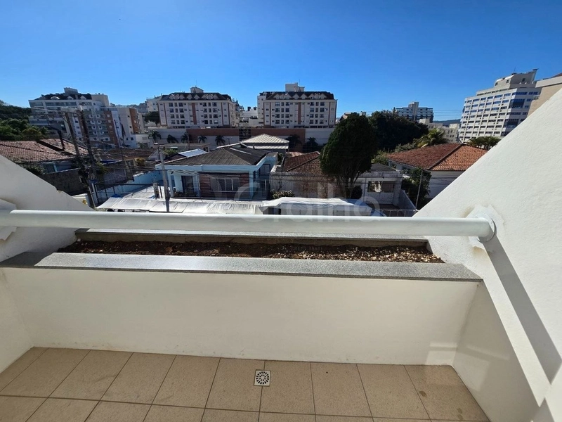 Casa residencial/comercial em Coqueiros com 4 quartos sendo 2 suítes: 39ª foto da galeria de imagens do imóvel