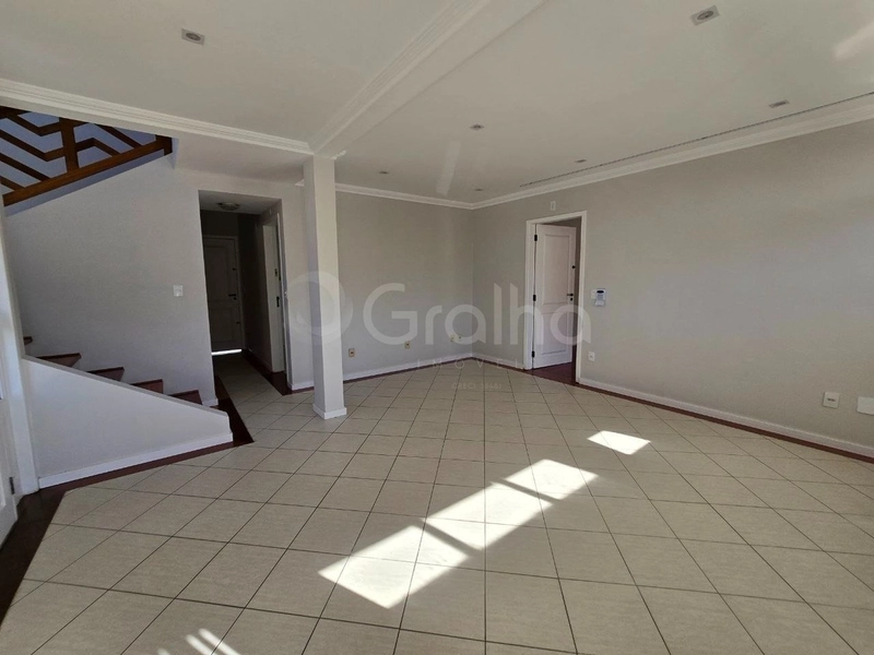 Casa residencial/comercial em Coqueiros com 4 quartos sendo 2 suítes: 12ª foto da galeria de imagens do imóvel