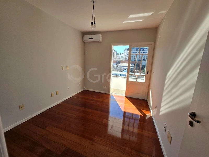 Casa residencial/comercial em Coqueiros com 4 quartos sendo 2 suítes: 32ª foto da galeria de imagens do imóvel