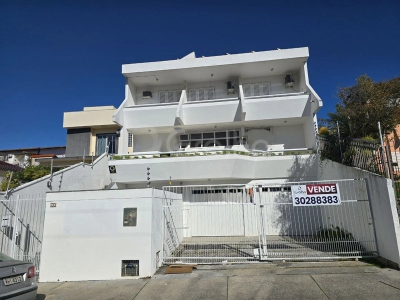 Casa residencial/comercial em Coqueiros com 4 quartos sendo 2 suítes