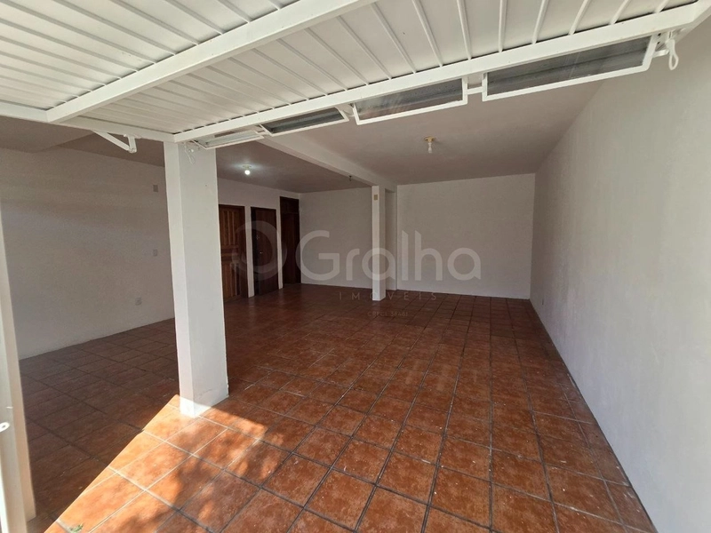Casa residencial/comercial em Coqueiros com 4 quartos sendo 2 suítes: 49ª foto da galeria de imagens do imóvel