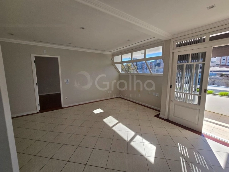 Casa residencial/comercial em Coqueiros com 4 quartos sendo 2 suítes: 3ª foto da galeria de imagens do imóvel