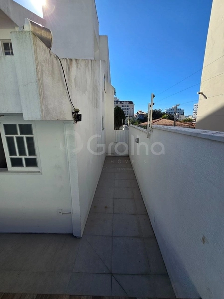 Casa residencial/comercial em Coqueiros com 4 quartos sendo 2 suítes: 23ª foto da galeria de imagens do imóvel