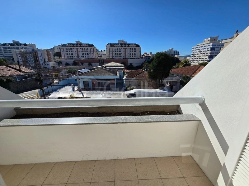 Casa residencial/comercial em Coqueiros com 4 quartos sendo 2 suítes: 42ª foto da galeria de imagens do imóvel