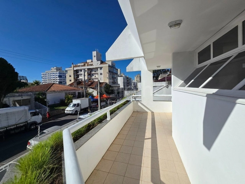 Casa residencial/comercial em Coqueiros com 4 quartos sendo 2 suítes: 13ª foto da galeria de imagens do imóvel