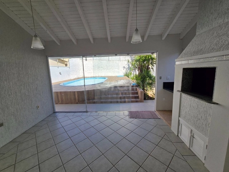 Casa residencial/comercial em Coqueiros com 4 quartos sendo 2 suítes: 19ª foto da galeria de imagens do imóvel