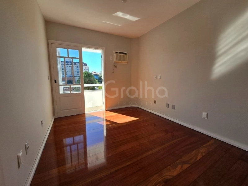 Casa residencial/comercial em Coqueiros com 4 quartos sendo 2 suítes: 26ª foto da galeria de imagens do imóvel