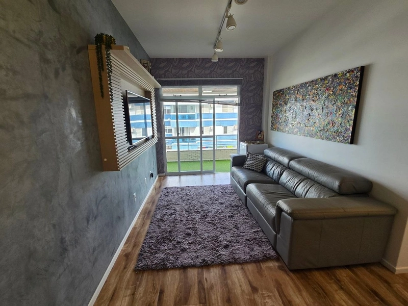 Apartamento na Praia Brava a 200 m do mar
