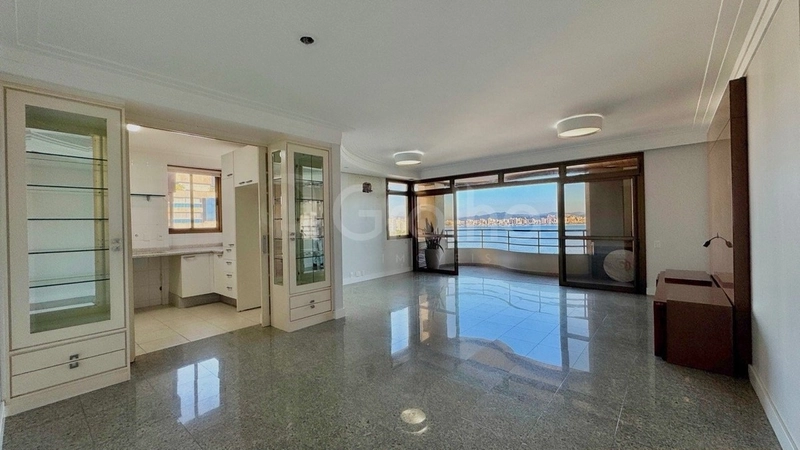 Apartamento com 4 quartos sendo 2 suítes na Agronômica