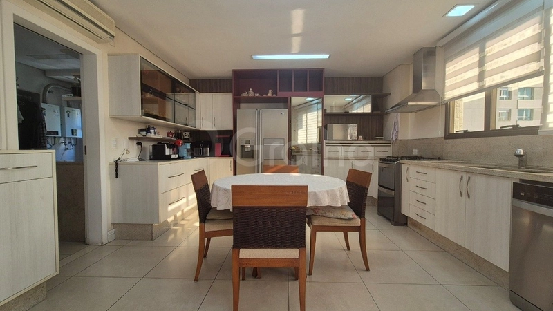 Apartamento de 234m² com 4 quartos sendo 2 suítes no Centro: 8ª foto da galeria de imagens do imóvel