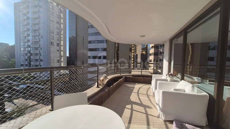 Apartamento de 234m² com 4 quartos sendo 2 suítes no Centro