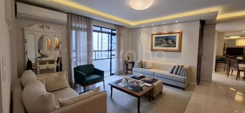 Apartamento de 203m² priv. com 4 quartos sendo 2 suítes no Centro