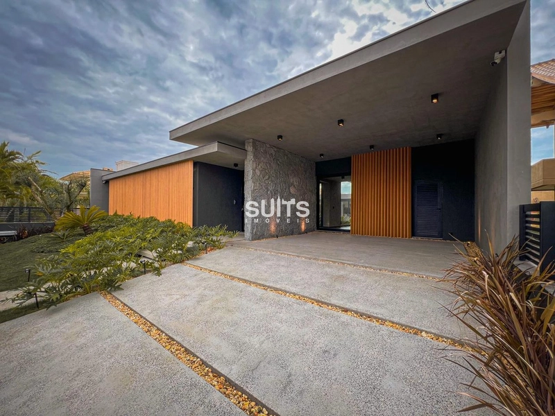 Belíssima casa à venda em Atlântida: 3ª foto da galeria de imagens do imóvel