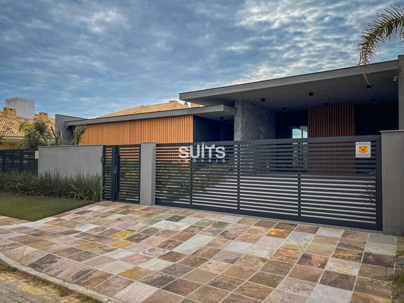 Belíssima casa à venda em Atlântida: 2ª foto da galeria de imagens do imóvel