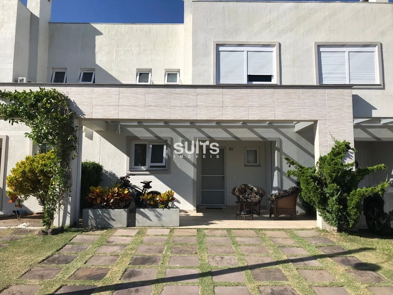 Excelente casa à venda no condomínio Páteo Marbella