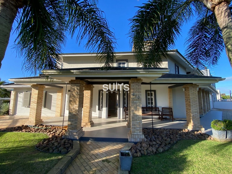 Excelente sobrado à venda em Atlântida