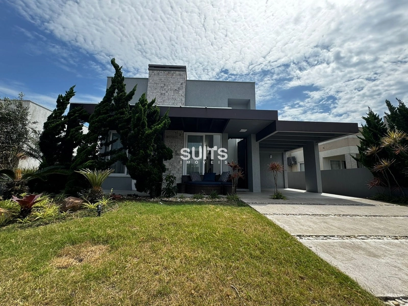 Casa à venda no condomínio à beira mar Atlântico Villas Club.