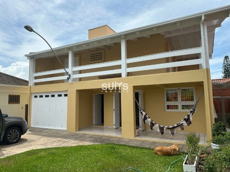 Excelente sobrado à venda na Noiva do Mar